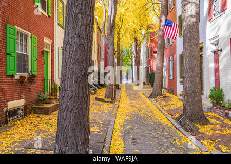 Ruelle d'automne à Philadelphie, Pennsylvanie, USA. Banque D'Images