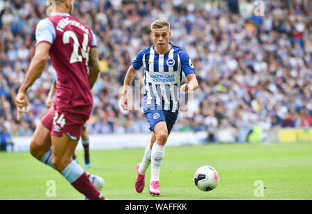 Leandro Trossard de Brighton au cours de la Premier League match entre Brighton et Hove Albion et West Ham United à l'American Express Community Stadium , Brighton , 17 août 2019 Crédit : Simon Dack TPI usage éditorial uniquement. Pas de merchandising. Pour des images de football Premier League FA et restrictions s'appliquent inc. aucun internet/mobile l'usage sans licence FAPL - pour plus de détails Football Dataco contact Banque D'Images