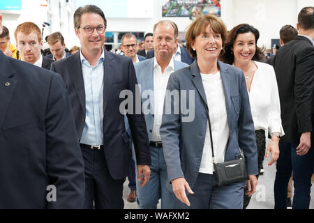 Gruppenbild mit Andreas Scheuer, Dorothee Baer und Henriette Reker beim Rundgang zur Eroeffnung der Computerspielemesse 2019 Gamescom dans Koeln Banque D'Images