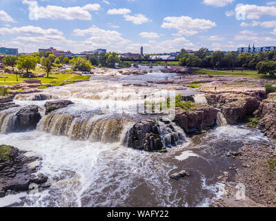 Vue aérienne de basse la cascade à Sioux Falls, la plus grande ville du Dakota du Sud. Banque D'Images