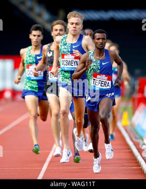 L'Éthiopie a Samuel Tefera rivalise dans l'épreuve du 1500m Banque D'Images