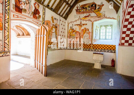 L'intérieur des peintures murales de la c1520 St Teilo's Church, Llandeilo à St Fagans Musée National de l'histoire du pays de Galles, Cardiff, Pays de Galles, Royaume-Uni Banque D'Images