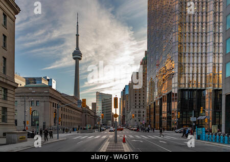 Une photo de la Tour CN et les bâtiments voisins dans le quartier financier de Toronto. Banque D'Images