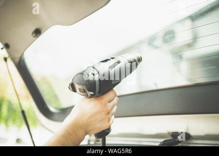 La thermorétraction de fenêtre fenêtre voiture arrière. Banque D'Images