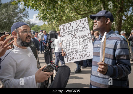 Mohammed Abdul Ahad (à gauche), également connu sous le nom de Abu Qasim, condamnés à Old Bailey le 10/12/2019 pour la diffusion de matériel d'activités terroristes. London, UK Banque D'Images