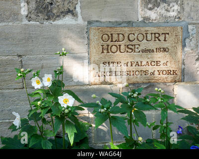 Old Court House site de palais des archevêques d'York signer à Ripon Ripon Courthouse Museum North Yorkshire Angleterre Banque D'Images