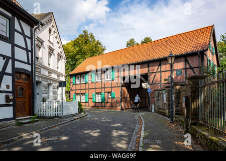 Vieille personne, vieille personne, l'architecture, de l'extérieur, l'enregistrement sur le terrain, la construction, l'enrichissement, maison de ville, DE, DEU, Allemagne, village, vue sur village, vil Banque D'Images