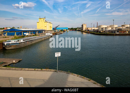 Anchorage, Ankerreede, investisseur, landing stage, hors de vue, l'enregistrement sur le terrain, à l'intérieur des terres, le port de bateaux de navigation intérieure, navire voyage, Binnentransport Banque D'Images