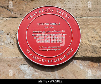 Site du patrimoine transports red plaque commémorant la pont Skerne à Darlington,Angleterre,UK Banque D'Images