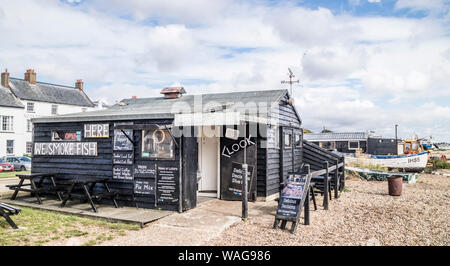 Poisson frais vendu en front de mer à Aldeburgh, Suffolk, Angleterre, RU Banque D'Images