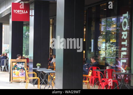 Londres, Royaume-Uni. Août 19, 2019. Dans le restaurant Tortilla a récemment développé et Pancras Kings Avenue Square de Londres derrière la gare de Kings Cross. Credit : Keith Mayhew SOPA/Images/ZUMA/Alamy Fil Live News Banque D'Images