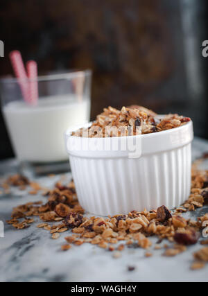 Close-up de granola rôti fait maison sur en arrière-plan Banque D'Images