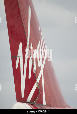 Glasgow, Royaume-Uni. 26 avril 2019. Virgin Atlantic Boeing 747-400 (reg G-VROM) vu au départ de l'Aéroport International de Glasgow pour la Floride. Virgin Holidays l'exploitation d'un service spécial de Glasgow chaque été pour accueillir le volume élevé de touristes écossais qui cherchent le soleil de la Floride. Remarque : Cet avion a également été impliqué dans un incident sérieux le 29 décembre 2014 sous le numéro de vol VS43 Boeing 747-400 G-VROM a effectué un atterrissage d'urgence à l'aéroport Gatwick de Londres. VS43 était en route pour Las Vegas (LAS) lorsque les pilotes a pris connaissance d'une question liée à l'atterrissage de l'aile droite de chenilles. Co Banque D'Images