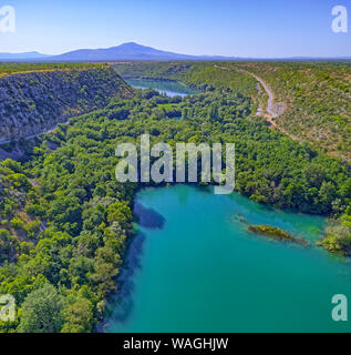 Vue aérienne des chutes sur le Brljan dans le lac canyon de la rivière Krka Banque D'Images