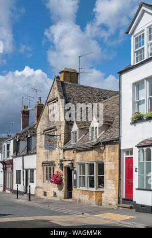 Le Lion Inn le long de la rue du nord dans l'ancienne ville anglo-saxon de Winchcombe, Cotswolds, Gloucestershire, Angleterre Banque D'Images