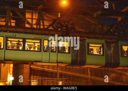 La suspension de Wuppertal, chemin de fer de la dernière génération de train 15, Wuppertal, Allemagne, Kluse, Banque D'Images