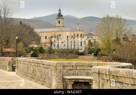 Monastère de Santa María de El Paular et Perdón Bridge à Rascafría, Madrid. Banque D'Images