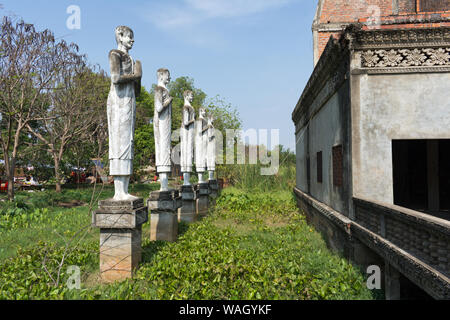 Statues sculptées en pierre au temple d'Ek Phnom Penh, Battambang, Cambodge Banque D'Images