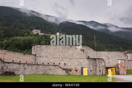 Fortezza fort dans le Tyrol du Sud, Italie Banque D'Images