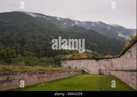 Fortezza fort dans le Tyrol du Sud, Italie Banque D'Images