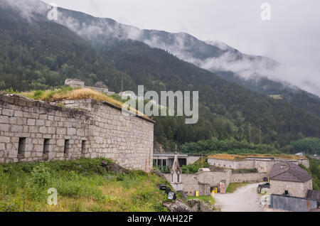 Fortezza fort dans le Tyrol du Sud, Italie Banque D'Images