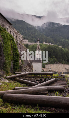 Fortezza fort dans le Tyrol du Sud, Italie Banque D'Images