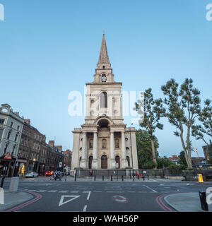 Christ Church Spitalfields (Conçu Par Nicholas Hawksmoor), Commercial Street, Londres, Angleterre. Banque D'Images