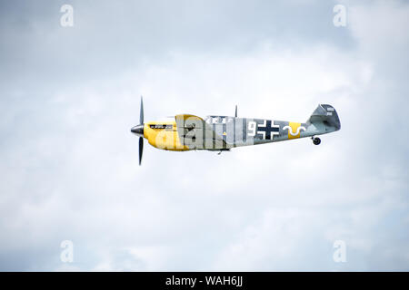 Hispano Aviación HA-1112 autrement connu comme Buchon / Sharp sur air show afficher Banque D'Images