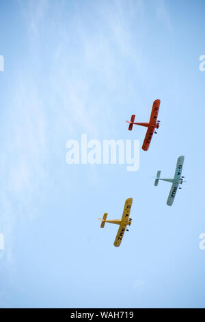 L'équipe de Turbulent par Tiger Club l'exploitation D.31 Druine avion pendant un vol en formation Banque D'Images