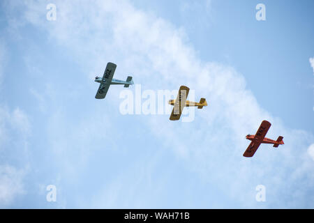 L'équipe de Turbulent par Tiger Club l'exploitation D.31 Druine avion pendant un vol en formation Banque D'Images