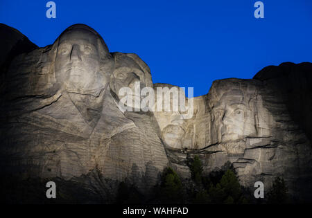 Mount Rushmore National Memorial, soir, South Dakota, United States, par Bruce Montagne/Dembinsky Assoc Photo Banque D'Images