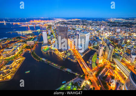 Vue aérienne du port de Yokohama au Japon la nuit Banque D'Images