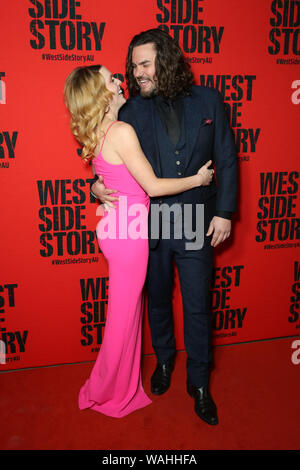 Sydney, Australie. 20 août 2019. Des célébrités et des personnalités locales arrivent sur le tapis rouge pour la soirée d'ouverture de la comédie musicale West Side Story à Joan Sutherland Théâtre, Opéra de Sydney. Sur la photo : Kirby Burgess et Ben Mingay. Crédit : Richard Milnes/Alamy Live News Banque D'Images