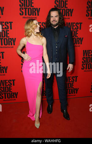 Sydney, Australie. 20 août 2019. Des célébrités et des personnalités locales arrivent sur le tapis rouge pour la soirée d'ouverture de la comédie musicale West Side Story à Joan Sutherland Théâtre, Opéra de Sydney. Sur la photo : Kirby Burgess et Ben Mingay. Crédit : Richard Milnes/Alamy Live News Banque D'Images