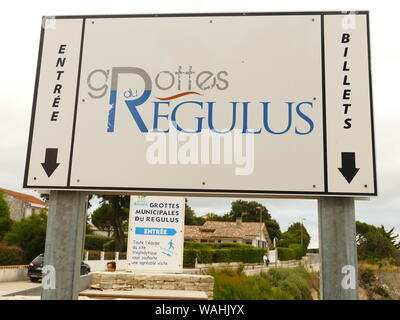 Les grottes de Regulus étaient occupés jusqu'en 1976 par le restaurant Fontaines haut lieu de la gastronomie depuis a été transformée en une maison troglodyte Banque D'Images