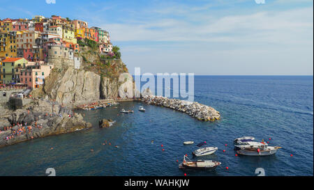 Belvédère de Manarola. Beau littoral, les cinq villages, et les collines environnantes font tous partie du Parc National des Cinque Terre. L'Italie. Banque D'Images