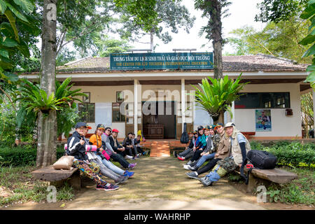 Parc national de Nam Cat Tien, au Vietnam, le 17 août 2019 : les touristes sont en attente de procédures faire avant d'aller à la forêt d'explorer à l'écologique Banque D'Images