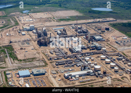 La CNOOC (anciennement Nexen) Le drainage par gravité au moyen de vapeur (DGMV) usine de sables bitumineux de Long Lake, à 40 km au sud-est de Fort McMurray. Banque D'Images