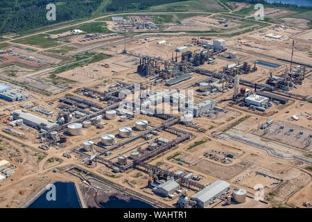 La CNOOC (anciennement Nexen) Le drainage par gravité au moyen de vapeur (DGMV) usine de sables bitumineux de Long Lake, à 40 km au sud-est de Fort McMurray. Banque D'Images