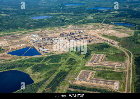 La CNOOC (anciennement Nexen) Le drainage par gravité au moyen de vapeur (DGMV) usine de sables bitumineux de Long Lake, à 40 km au sud-est de Fort McMurray. Banque D'Images