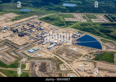 La CNOOC (anciennement Nexen) Le drainage par gravité au moyen de vapeur (DGMV) usine de sables bitumineux de Long Lake, à 40 km au sud-est de Fort McMurray. Banque D'Images