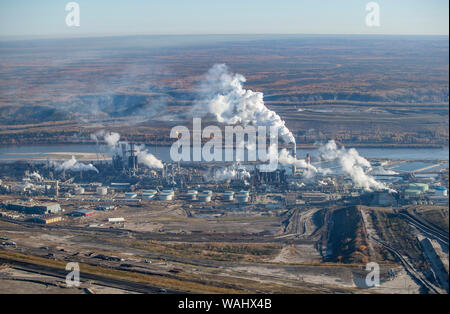 D'exploitation de sables pétrolifères de Suncor au nord-est de Fort McMurray, en Alberta, Canada. Banque D'Images