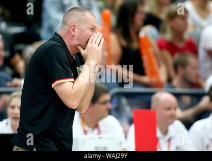 Hamburg, Deutschland. 18 Aug, 2019. firo : 18.08.2019, basket-ball, VTG DBB, Supercoupe Allemagne - Pologne, Henrik RODL, entraîneur-chef, les expressions du visage, la moitié de la figure, l'utilisation de crédit dans le monde entier | : dpa/Alamy Live News Banque D'Images