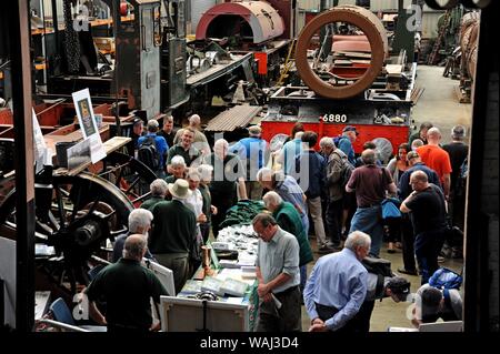 Les amateurs de chemin de fer au Vintage Tyseley Trains loco depot open day, Birmingham, UK Banque D'Images