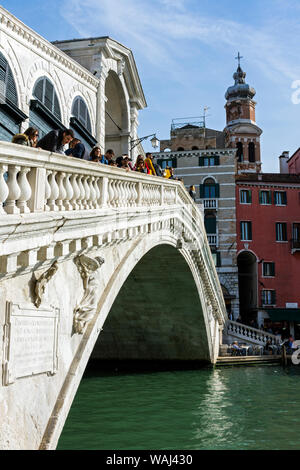 Le Pont du Rialto (Ponte di Rialto) sur le Grand Canal. De la Riva del Vin, Venise, Italie Banque D'Images