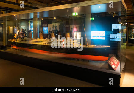 Modèle du Titanic dans le Merseyside Maritime Museum de Liverpool. Vu dans l'exposition spéciale : Titanic et Liverpool : the untold story Banque D'Images