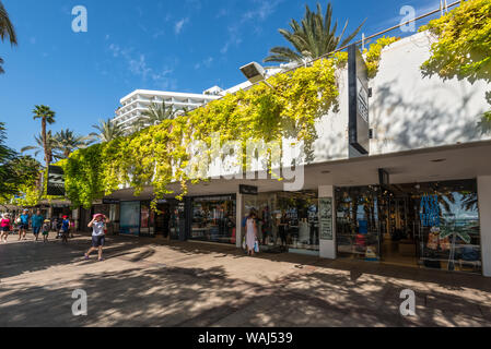 Eilat, Israël - le 7 novembre 2017 : Central promenade avec des magasins, hôtels et restaurant à Eilat - célèbre station touristique en Israël. Banque D'Images