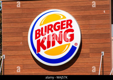 19 août 2019, San Mateo / CA / USA - Burger King lent affichée à l'un de leurs fast-foods à San Francisco bay area Banque D'Images
