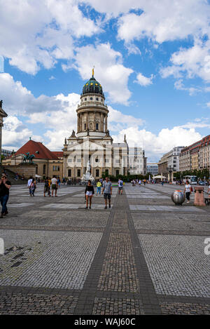 Berlin, Allemagne - 13 août 2019 : cathédrale française sur la place de Gendarmenmarkt à Berlin Banque D'Images
