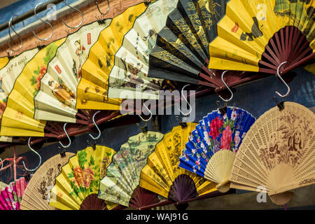 Fans de Tung Choi Street Ladies Market, Mongkok, Kowloon, Hong Kong, Chine. Banque D'Images